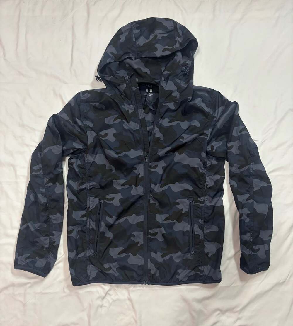 Uniqlo Pocketable UV Protection Hoodie Size XS Camo Windbreaker